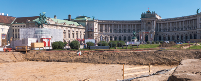 https://commons.wikimedia.org/wiki/File:Wien_01_Heldenplatz_Baustelle_d.jpg