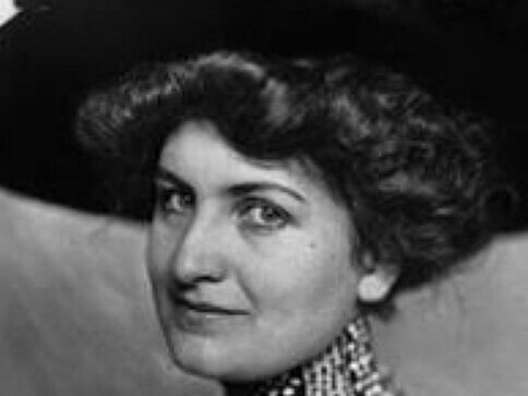 Alma Mahler (1909)  © Unbekannter Auto, Public domain, via Wikimedia Commons 